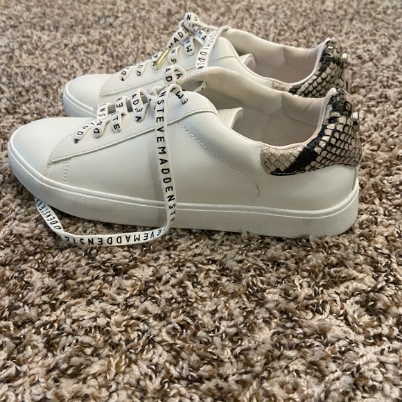 Steve Madden Sneakers. - Picture 3 of 4